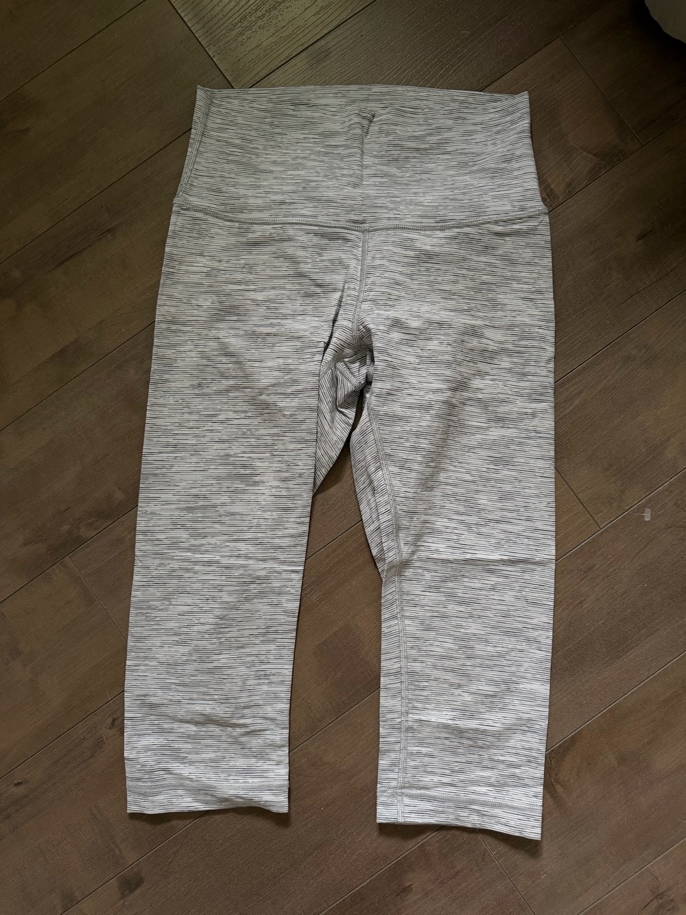 🍋NWOT Lululemon Align Capris